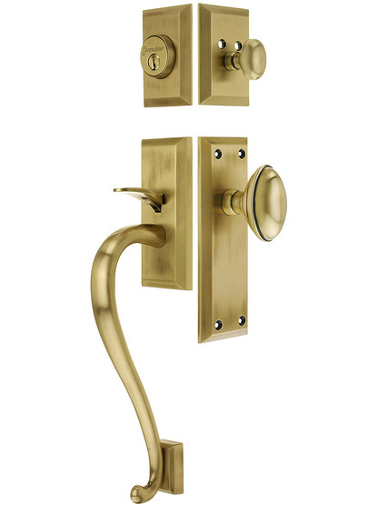 Fifth Avenue Entry Lock Set in Antique Brass Finish with Eden Prairie Knob and